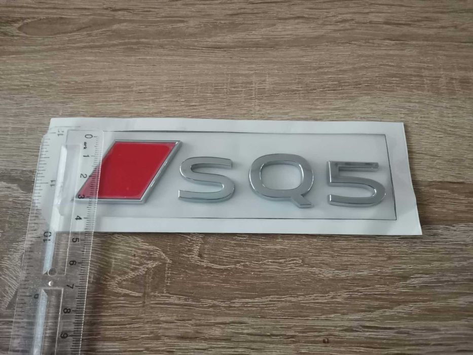 емблема Audi SQ5 нов стил сребристо с червено