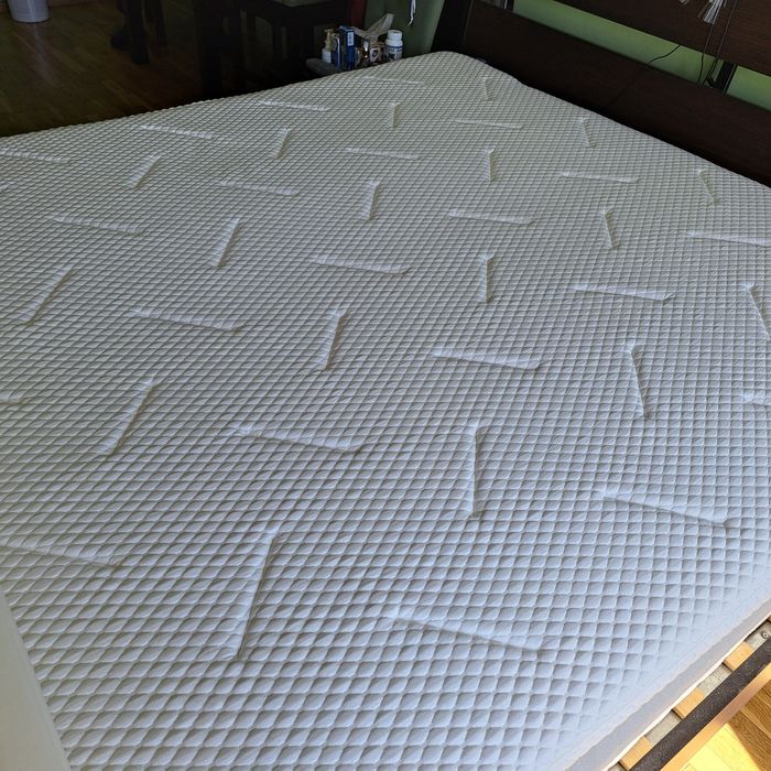 Продавам топ матрак WELLPUR, купен от ЮСК