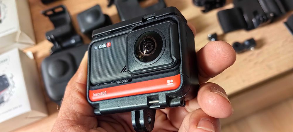Camera Insta 360 One R