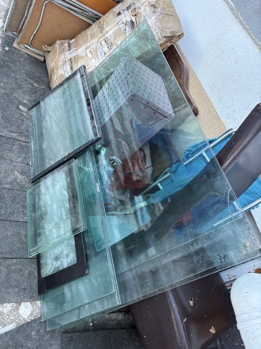 Vand sticla diferite modele si normala si securizata 49 lei tot ce este in poze iasi centru tg cucu