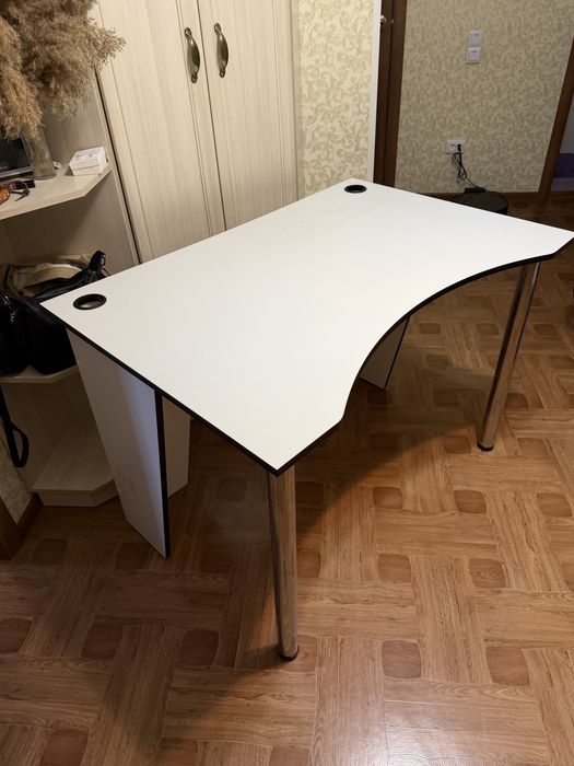 Продам стол для компютера