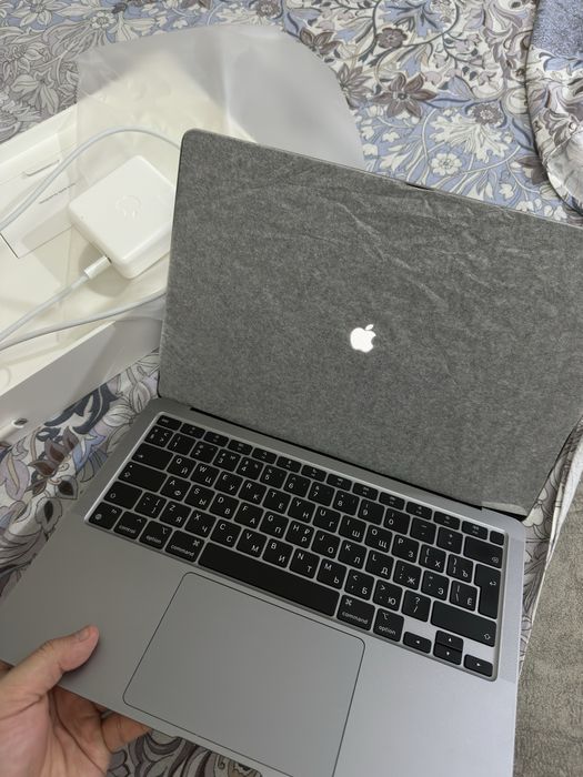 MacBook Air 13 8/256 M1