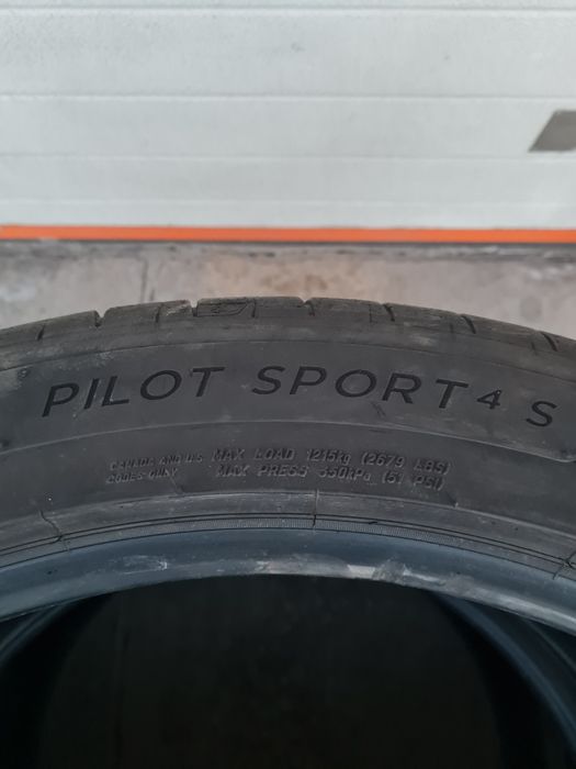 Летни гуми 2 броя MICHELIN PilotSprot4S  325 35 R23 дот 5023