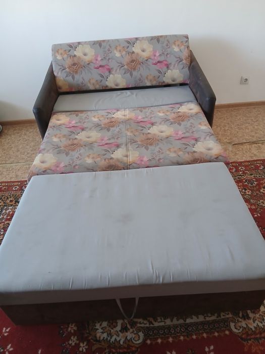 Диван мини состояние нормально.