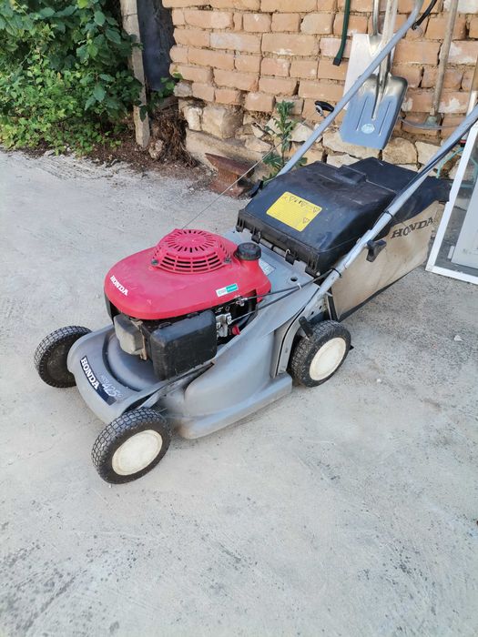 Honda косачка четиритактова