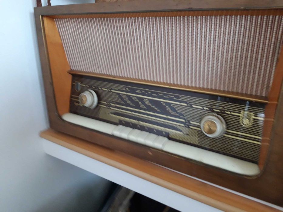 Radio vechi cu lampi