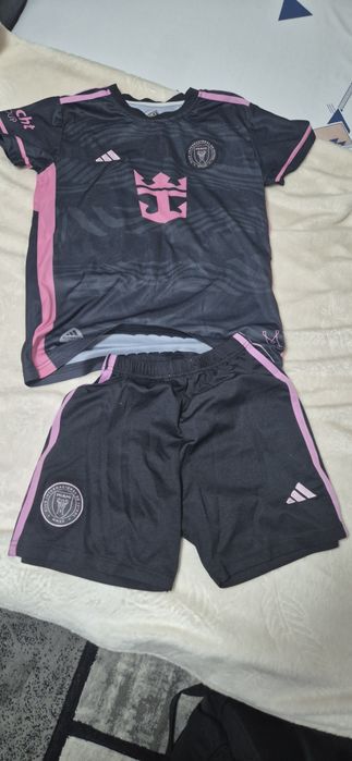 Set tricou si pantaloni scurti