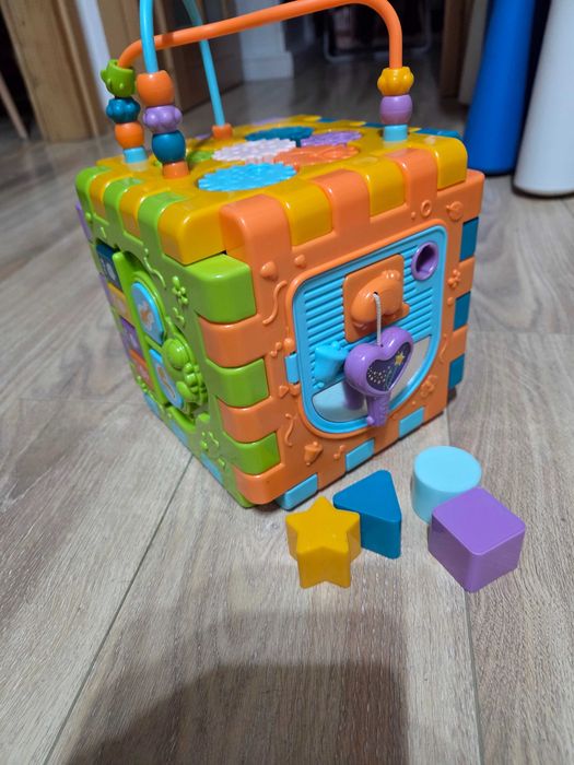 Cub interactiv