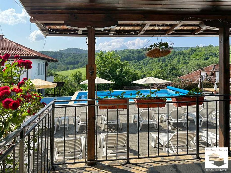 125180 Ваканционен комплекс с 4 къщи, басейн и BBQ зони в с. Бадевци