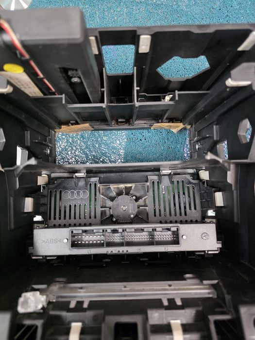 Audi A3 8P  климатроник + централна конзола комплект + бутони