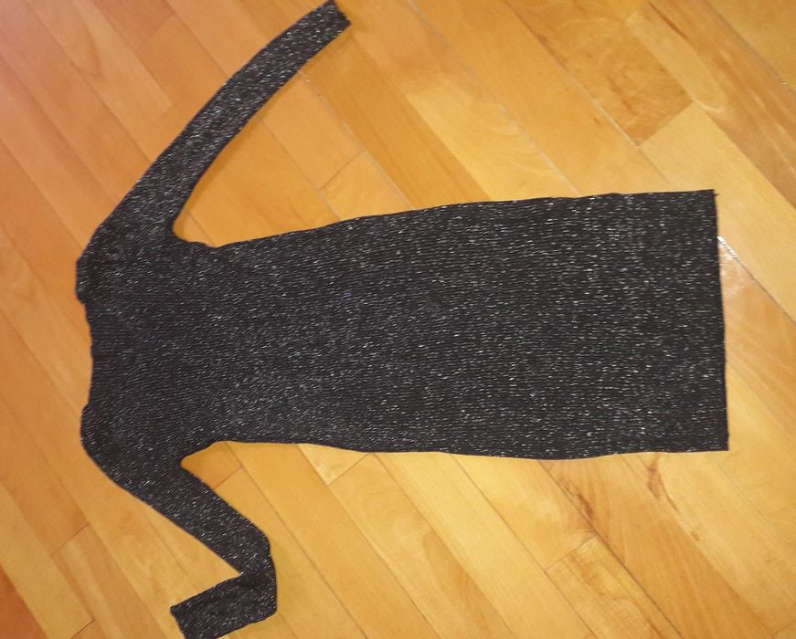 Rochii si colanti din piele