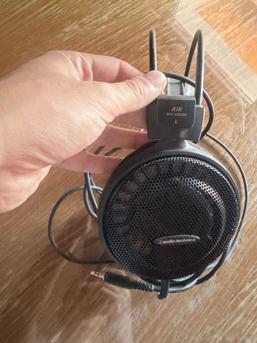 Vând căști Audio-Technica ATH-AD500X în stare bună.
