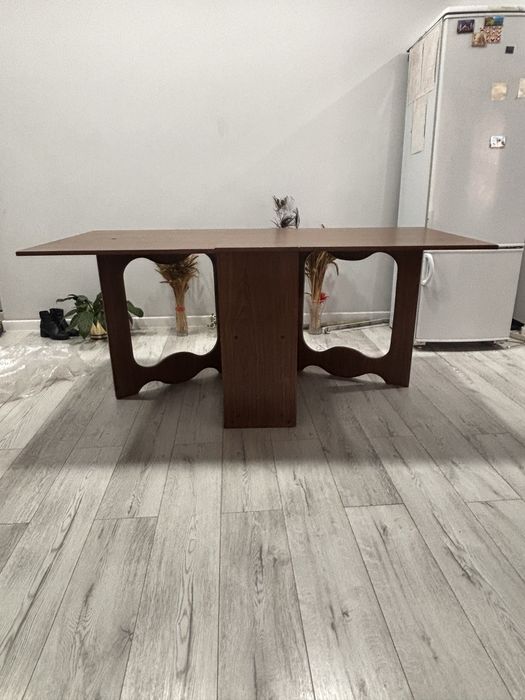 Стол книжка / Кітапша үстел