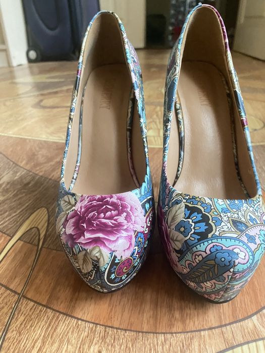 Продаються туфли