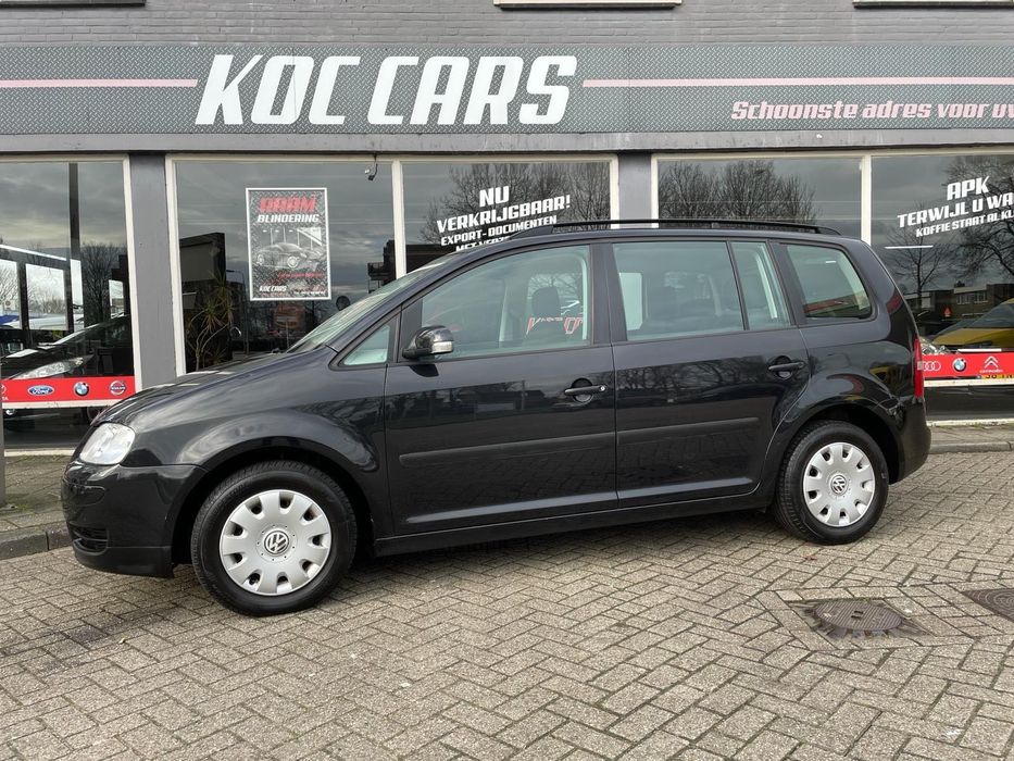 UrgentVolkswagen Touran 1.6 FSI 2004 pret redus