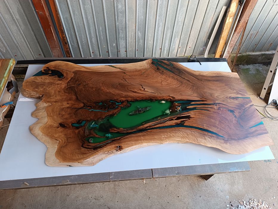 Lemn de nuc și rășină epoxidică