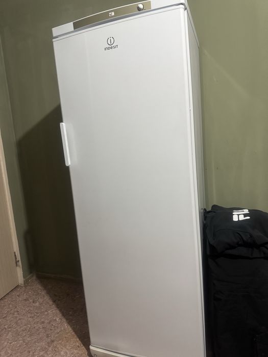 Продам морозильник