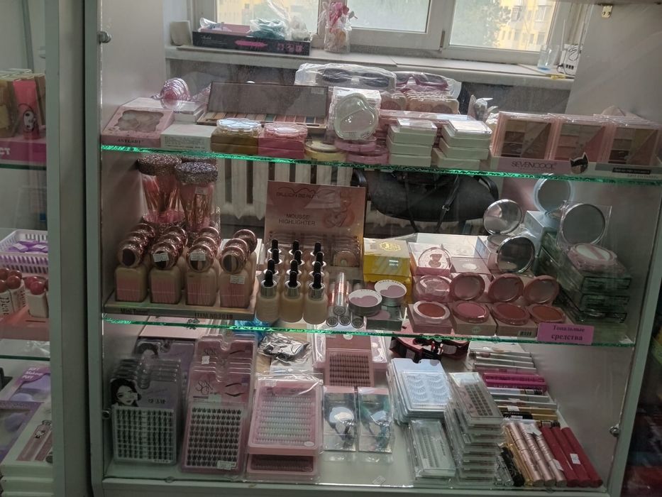 Продам отдел трендовых подростковых товаров.