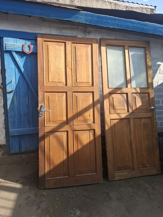 Двери из дерева дуб.