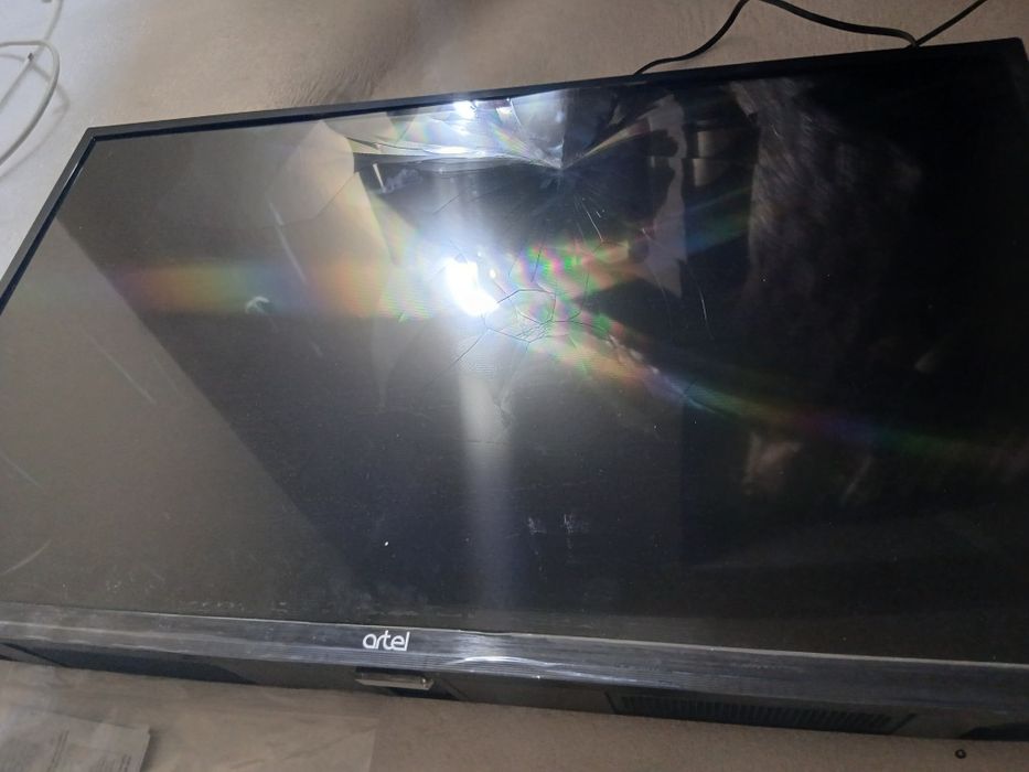 ARTEL TV LED A32KH5000 zapchastga ekran singan
