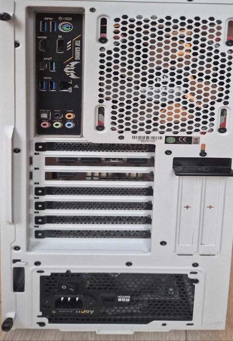 PC Gaming – i7-10700K, RTX 3070 Ti TUF, 16GB DDR4 3600 RGB, AIO Red