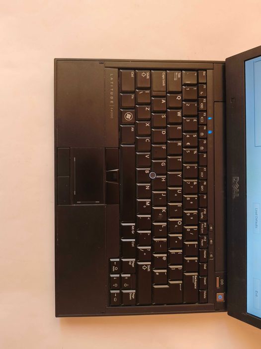 Лаптоп dell latitude e4300 4b/ 250gb подсветка на клавиатура, здрава батерия