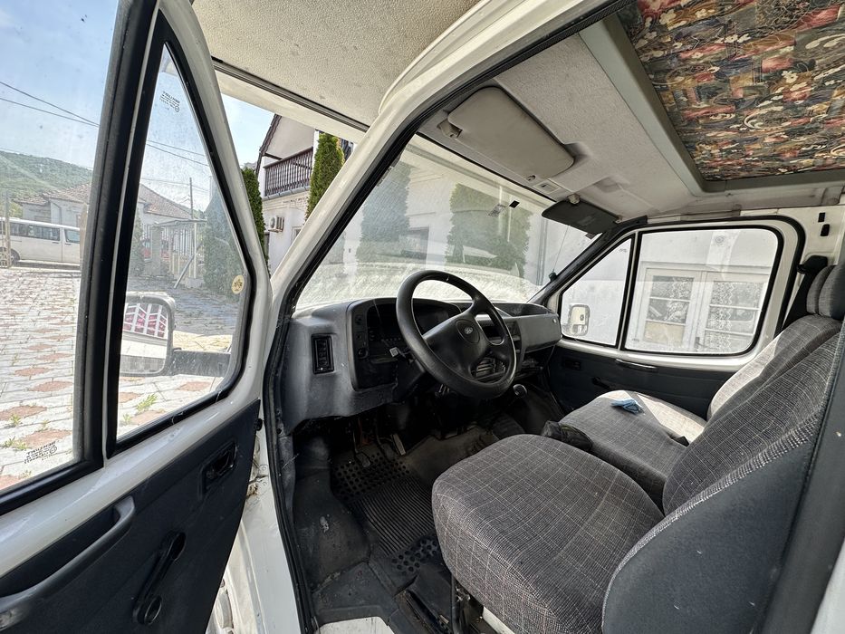 Fordtransit 2,5 d  autorulota 5 locuri accept unele schimburi  !! Acte germania