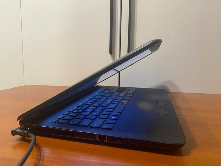 НР intel core i3/OZU 8GB/2 видеокарты/SSD 128GB