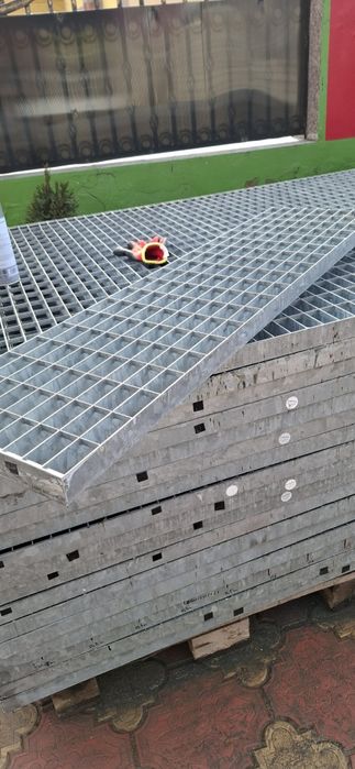 Trepte și gratare zincate