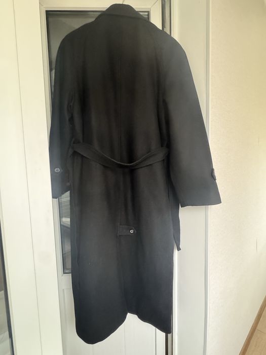 Черное пальто из шерсти