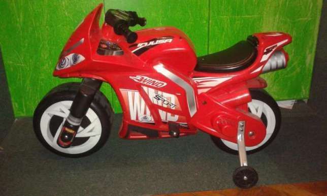 акумулаторен мотор