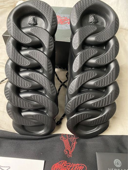 Versace chain reaction