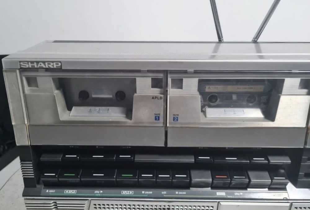 Radio casetofon Sharp GF-666