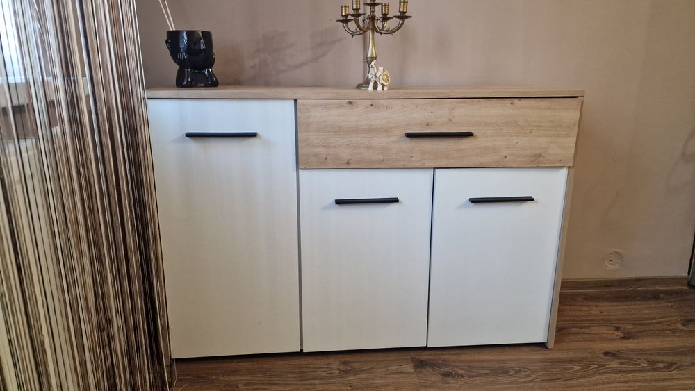 Comodă din lemn in două culori