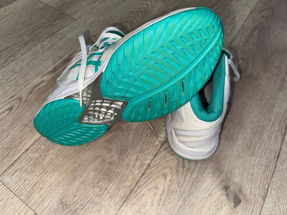 asics волебольные кроссовки