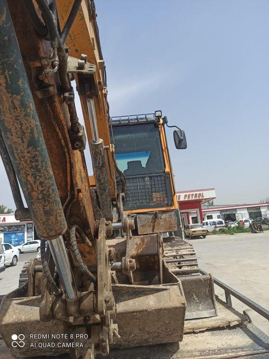 Usluga gusenichniy ekskavator