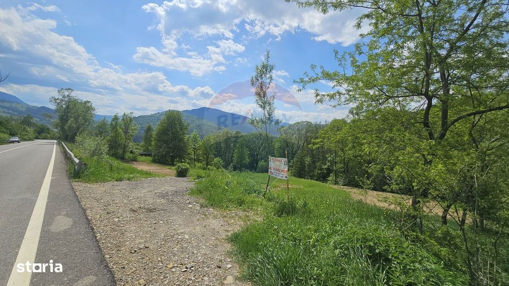 Teren de vanzare cu vedere la Ceahlău și Lacul Bicaz
