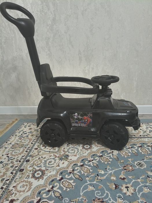 Машинка толокар детский