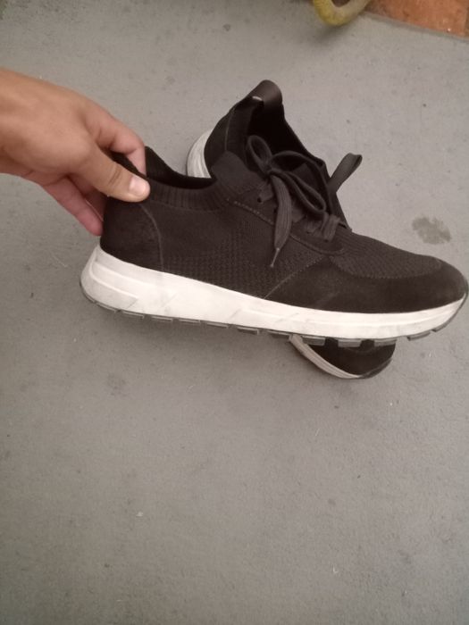 Кроссовки продам срочна