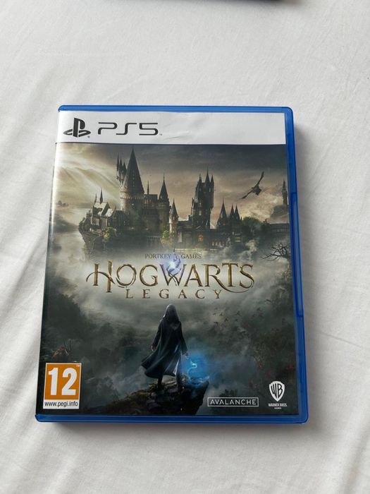 PS5 + 2 controllere + 2 jocuri + incarcator