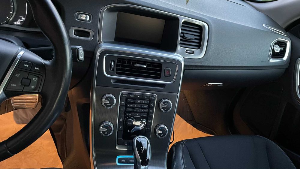 VOLVO V60 Plug in hybrid 4x4 an 2016 , 295 cai putere