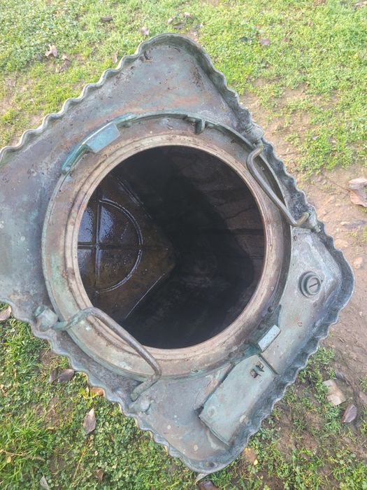 Vas din alama cu capac ermetic