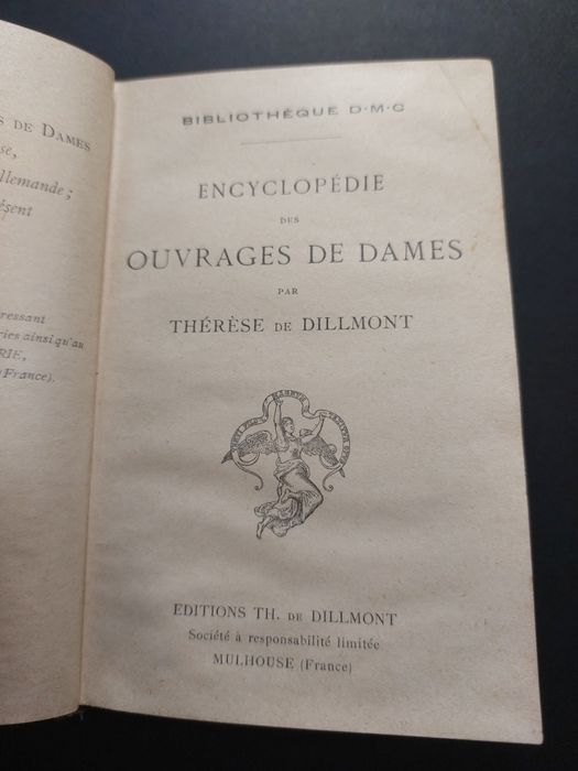 Carte veche enciclopedie de broderii și crosetat