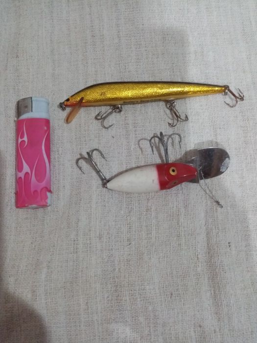 Naluci de pescuit si carlige accesorii
