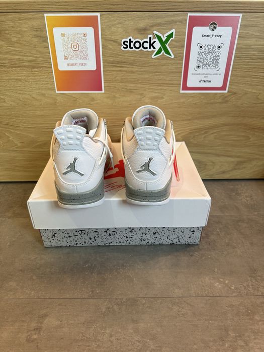 Air Jordan 4 Retro White Oreo