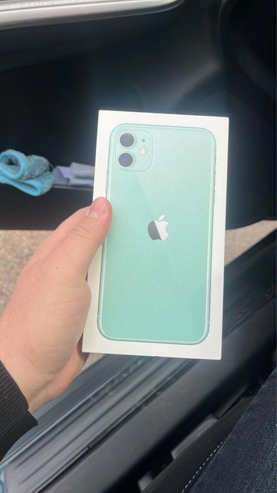 Продам айфон 11 128
