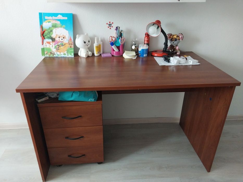Письменный стол!