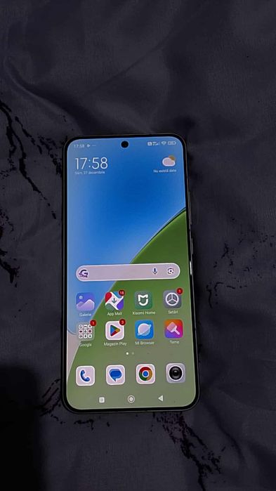 Xiaomi 15, sistem de operare HyperOS. Ca nou. Se fac poze și videoclip