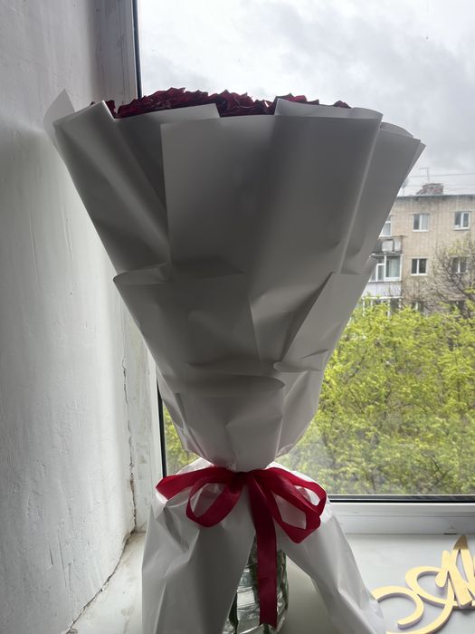 Красный роза метровый продоется