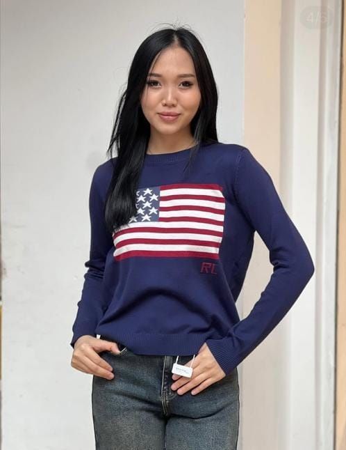 Продаётся свитер качество люкс.